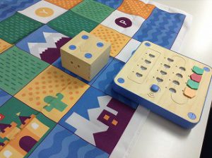 アンプラグド学習ツール Cubetto